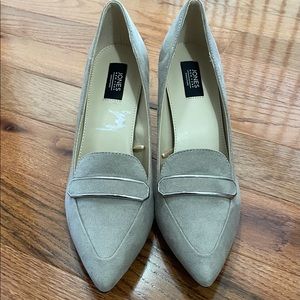 Nice putty color heels, perfect for any occasion